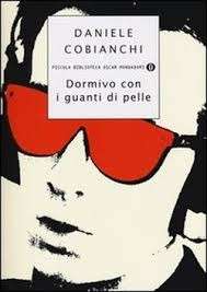 Dormivo con i guanti di pelle