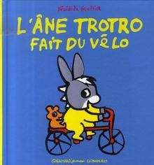 L'âne Trotro fait du vélo