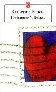 Un homme à distance