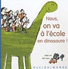 Nous, on va à l'école en dinosaure!