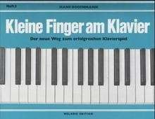 Kleine Finger am Klavier