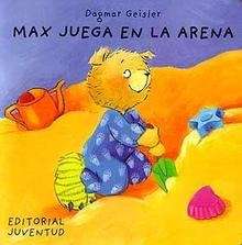 Max juega en la arena