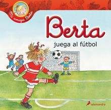 Berta juega al fútbol