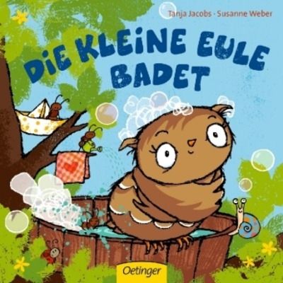 Die kleine Eule badet