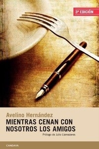 Mientras cenan con nosotros los amigos