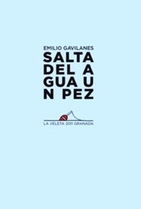 Salta del agua un pez