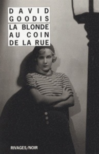 La blonde au coin de la rue