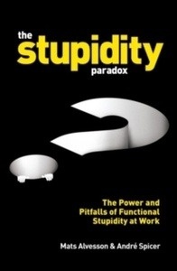 The Stupidity Paradox : The Power and Pitfalls of Functional Stupidity at Work