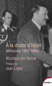 A la droite d'Hitler