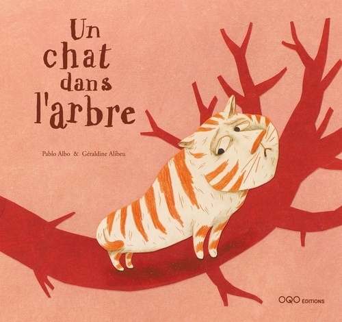 Un chat dans l'arbre